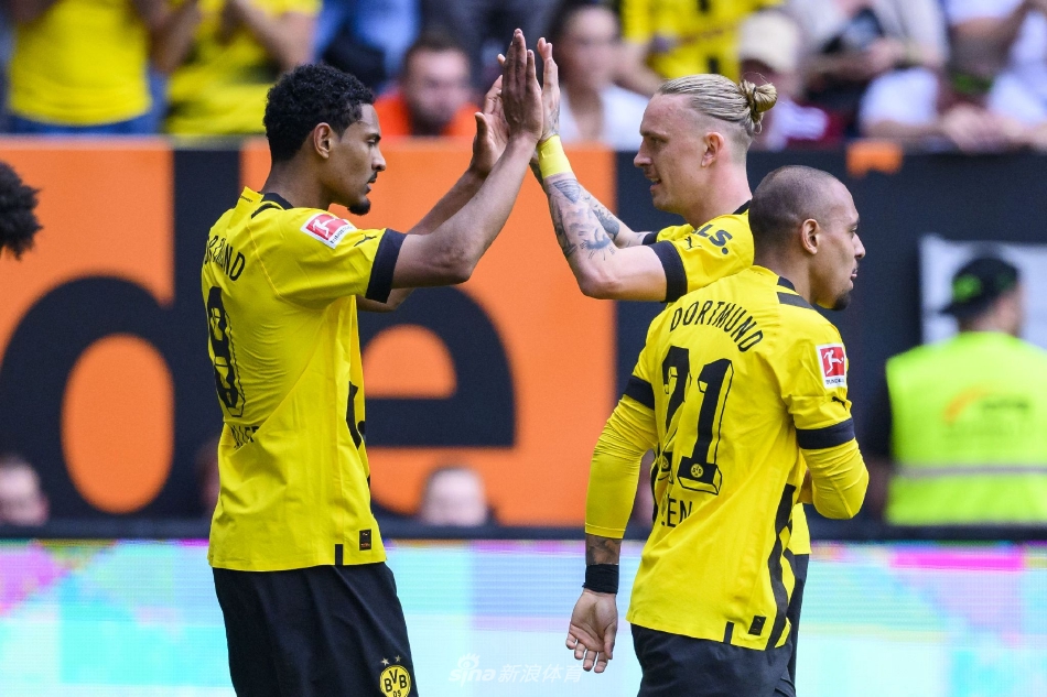 包含多特蒙德训练开放日；今晨临场应变引欢呼；德甲在即；球队文化再被提及的词条