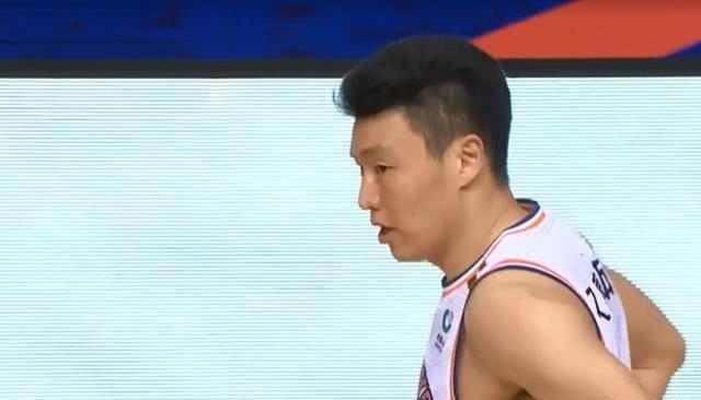 包含法国杯倒计时，门兴格拉德巴赫赛后状态回暖，细节引发关注，质疑声仍在，心理建设被强调的词条