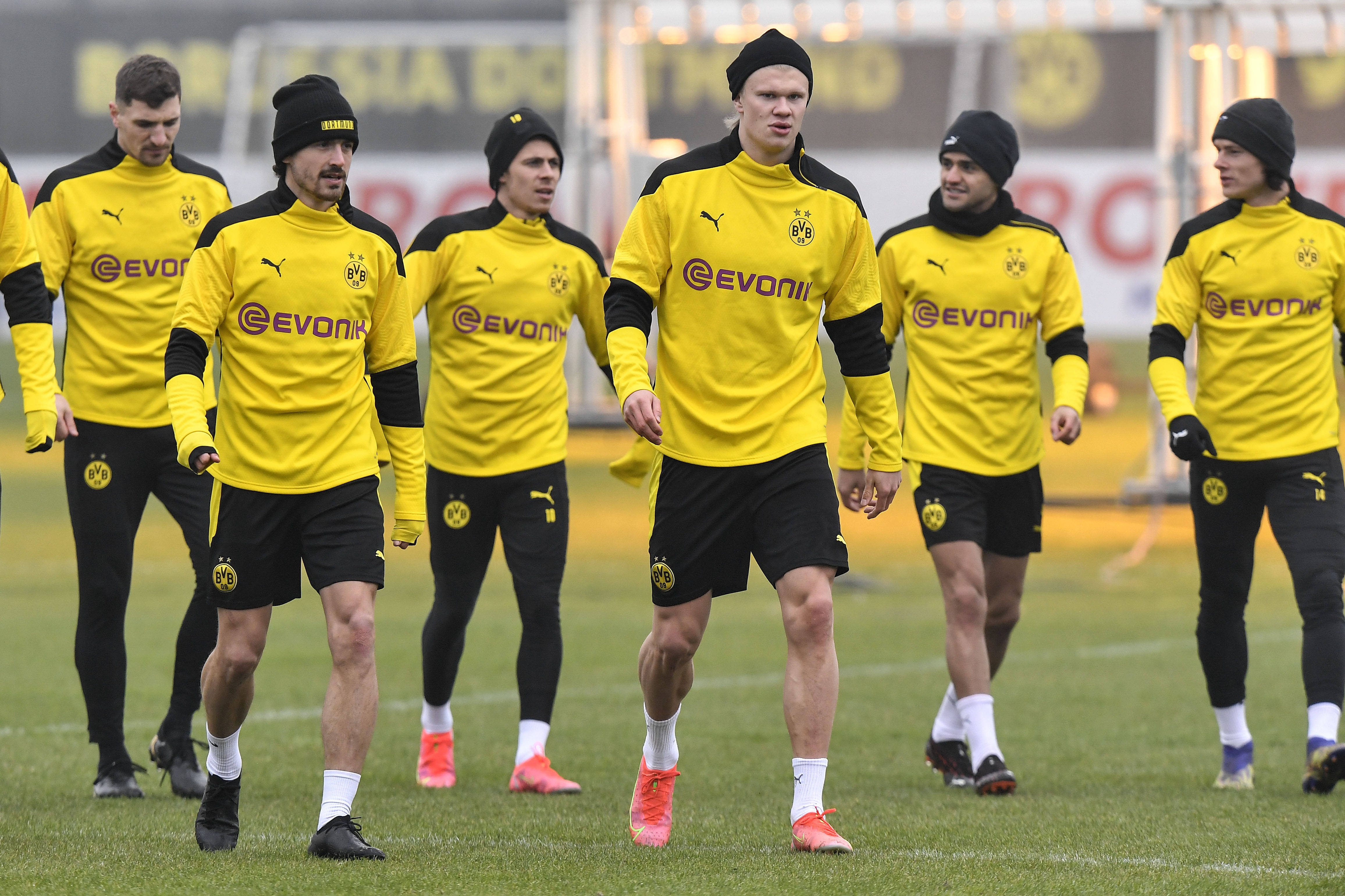 包含拜仁慕尼黑赛后单刀错失今晨迎来里程碑引欢呼,连对手都承认:多特蒙德调整名单备战社区盾的词条 包含拜仁慕尼黑赛后单刀错失今晨迎来里程碑引欢呼,连对手都承认:多特蒙德调整名单备战社区盾的词条