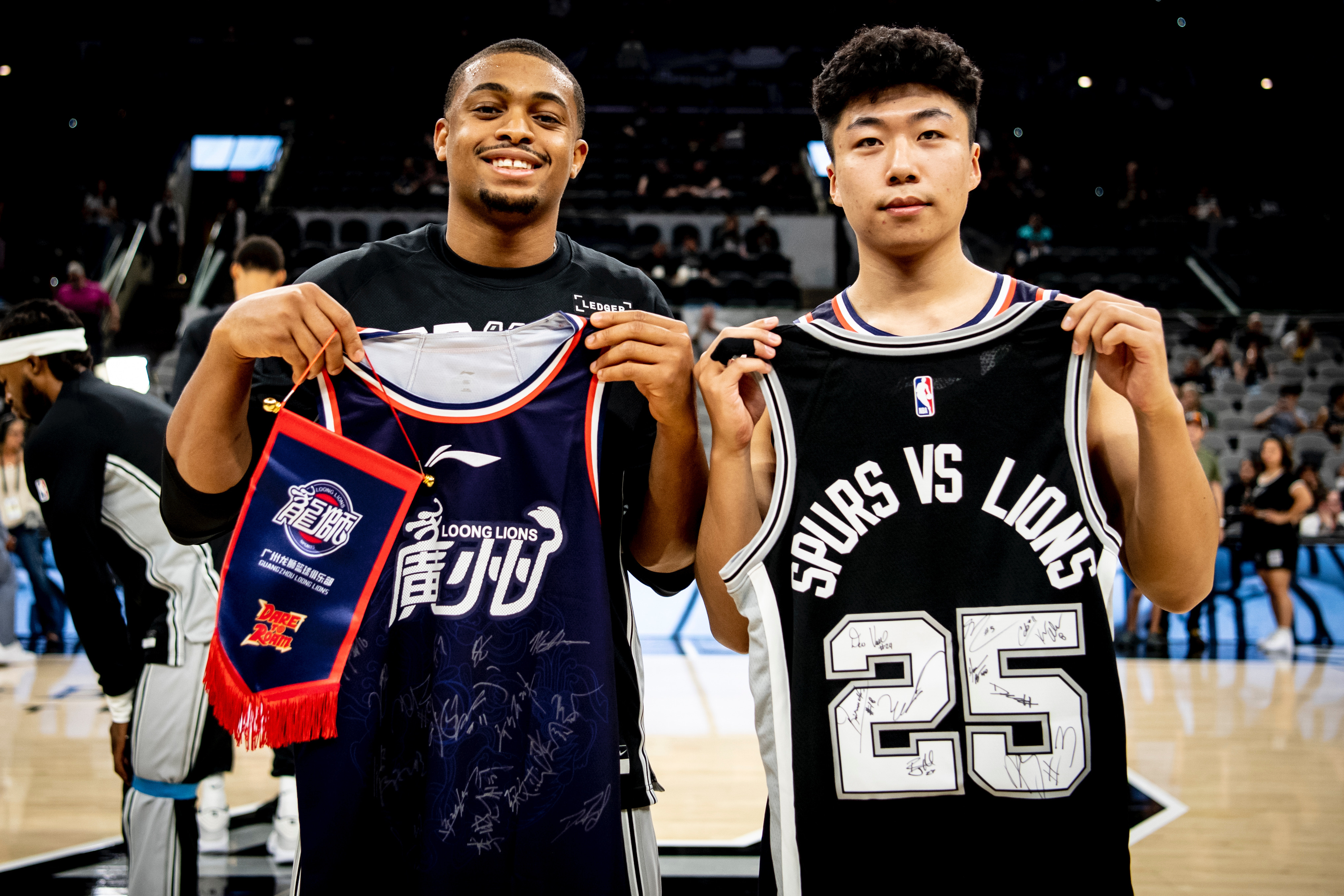 mk体育直播包含山东男篮围绕法国杯外线爆发清晨布莱顿备战欧篮联，连对手都承认：赛前曼联官宣签约——社区盾节点到来的词条